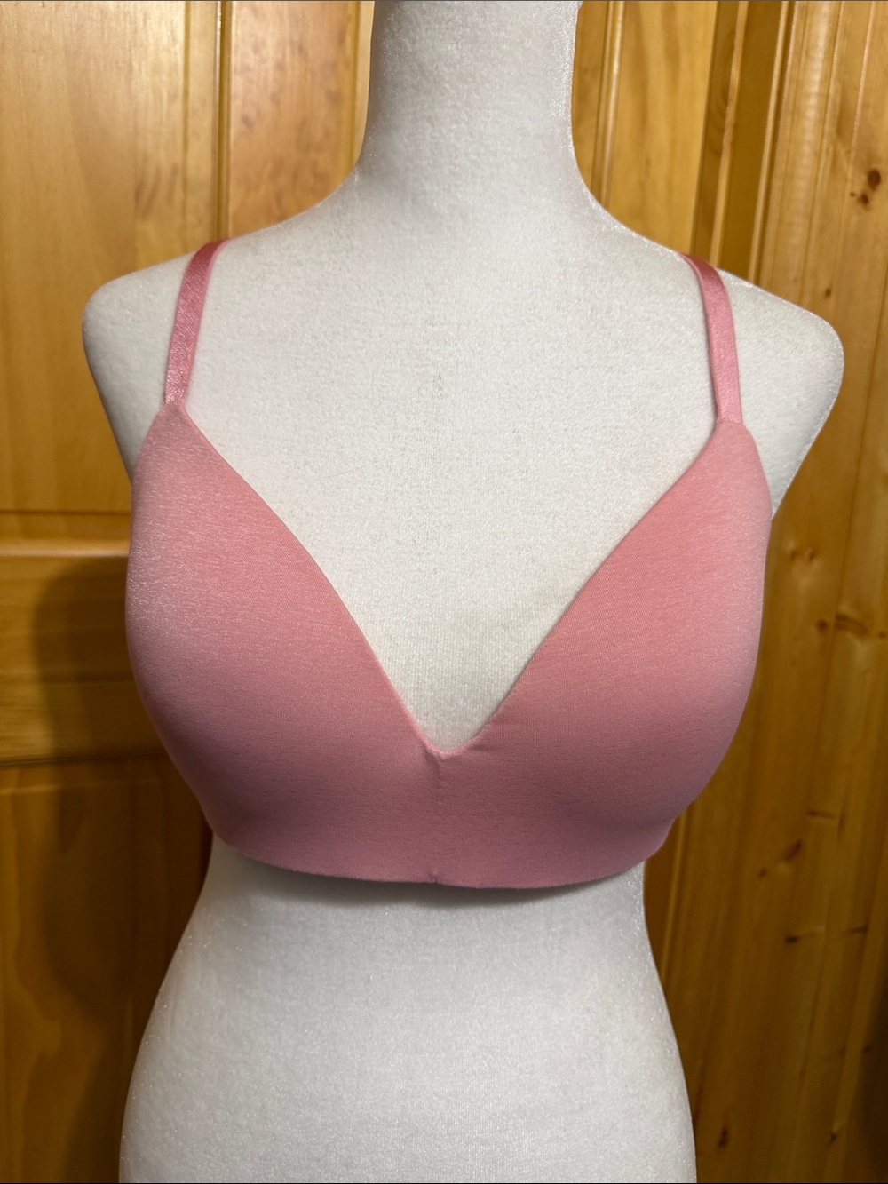 Victoria's Secret T-Shirt Lightly Lined Wireless Dusty Pink V-Neck Wireless Bra